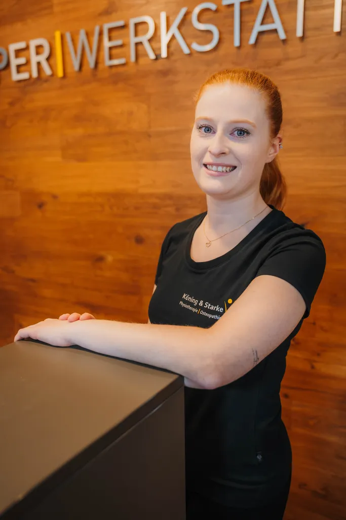 Porträt von Pia aus dem Team der Körperwerkstatt Neuenkirchen.