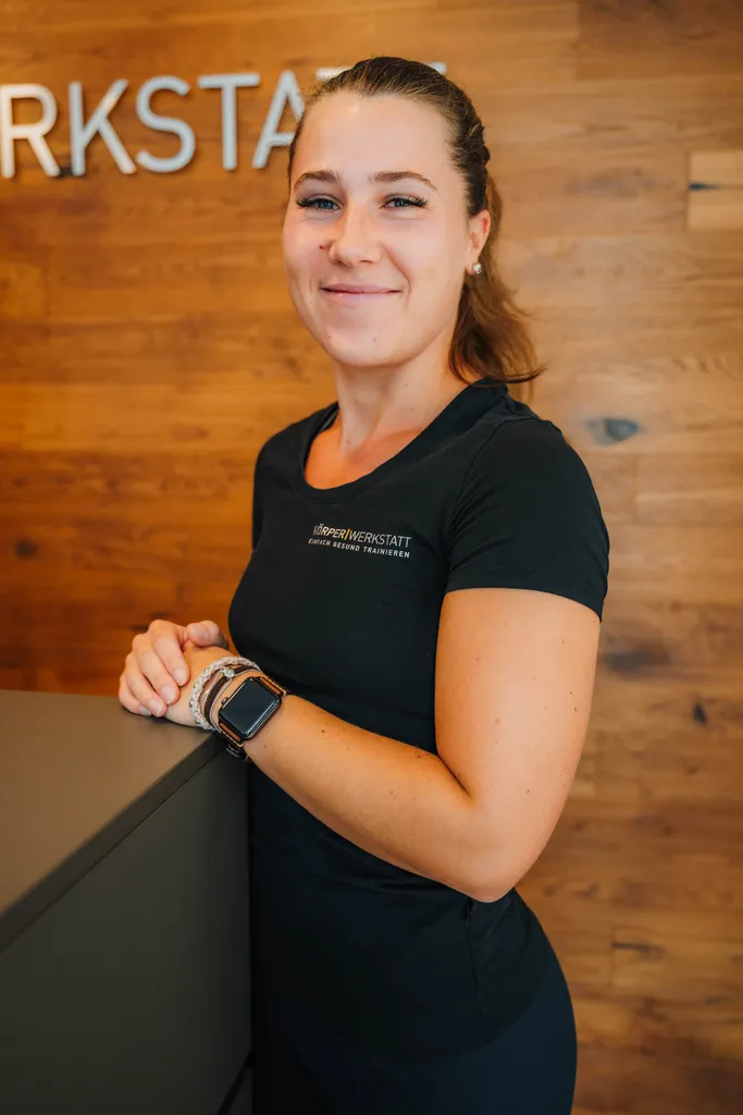 Porträt von Sarah Salwitzek, Physiotherapeutin im Team der Körperwerkstatt Neuenkirchen.