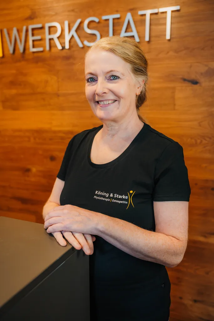 Porträt von Ute Brunnert-Köning, Praxisinhaberin und Physiotherapeutin in Neuenkirchen.